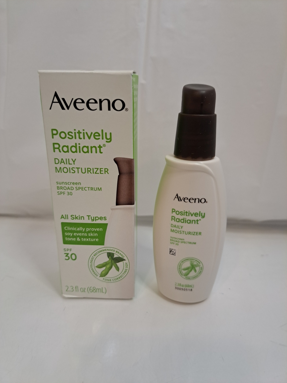 Aveeno Positively Radiant Daily Face Moisturizer Lotion 2.3 oz SPF30 -NEW